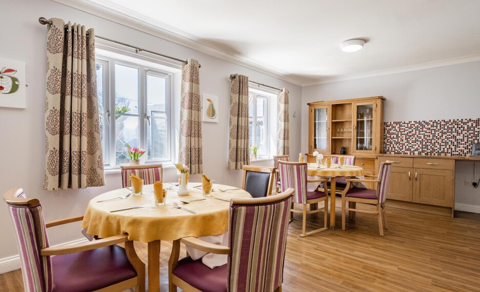 allonsfield house care home dining area